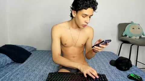 evans_collins24 captura de la sala en vivo en Chaturbate