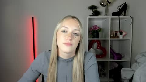 evelynblond снимок онлайн-комнаты на Chaturbate