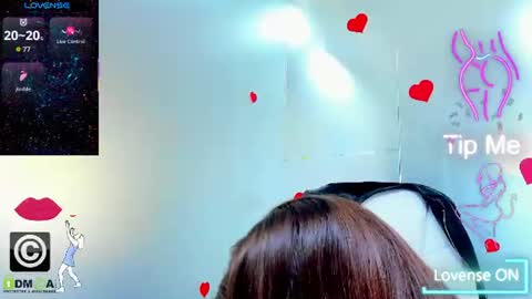 evelyne_rose live room snapshot on Chaturbate