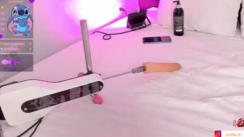 evelynhoward23 live room snapshot on Chaturbate