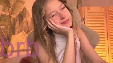 evemundie live room snapshot on Chaturbate