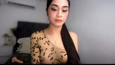 expensivets_chloe live room snapshot on Chaturbate