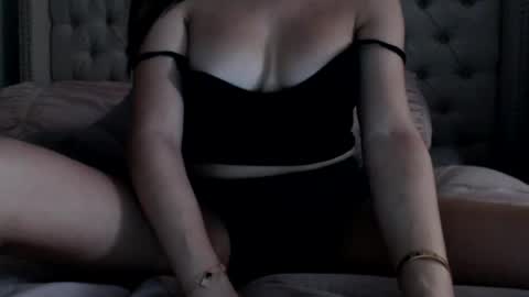 farrahlloyd momentopname van live room op Chaturbate