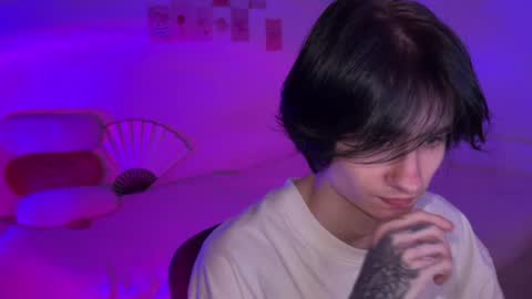 flo0zy live room snapshot on Chaturbate