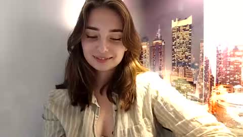 floatingfragmentt live room snapshot on Chaturbate