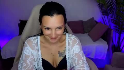 floraelle live room snapshot on Chaturbate