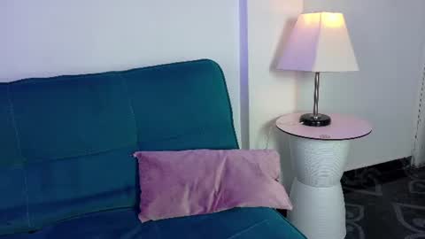 fluffy_curls captura de la sala en vivo en Chaturbate