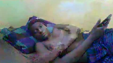 freaky_reina live room snapshot on Chaturbate