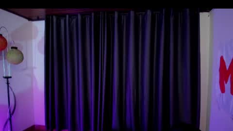 freyarouge momentopname van live room op Chaturbate