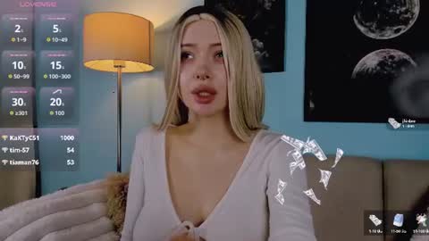 friend_zone_ live room snapshot on Chaturbate