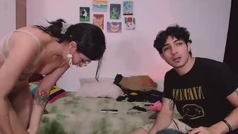 gaia_16 live room snapshot on Chaturbate