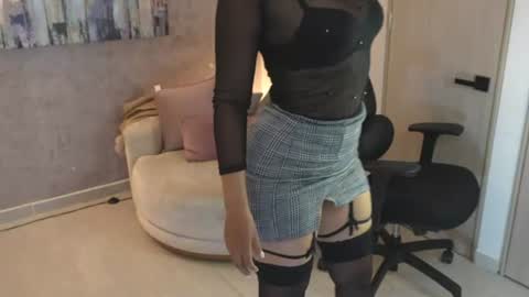 gia_watsonn live room snapshot on Chaturbate