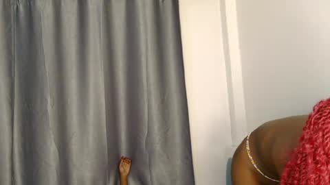 glowqueen_ live room snapshot on Chaturbate