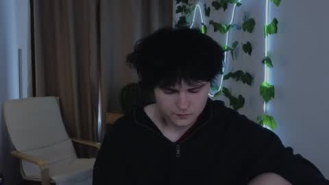 goth1c_tom_ live room snapshot on Chaturbate