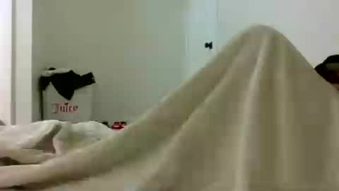 gtrlux72 снимок онлайн-комнаты на Chaturbate
