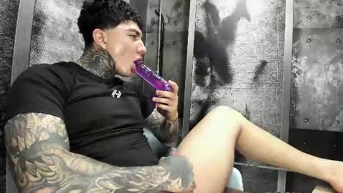 gury_tattoo снимок онлайн-комнаты на Chaturbate