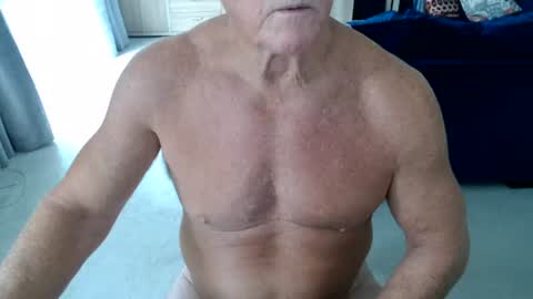 gymguyuk28 снимок онлайн-комнаты на Chaturbate