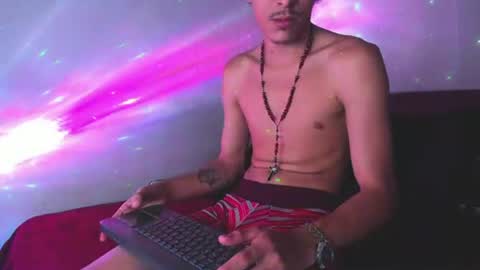 heellboy_ Momentaufnahme des Live-Raums auf Chaturbate