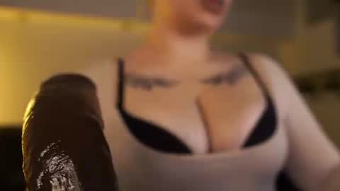 heynoirsam live room snapshot on Chaturbate