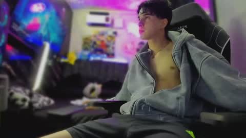 hiroaki_hot live room snapshot on Chaturbate