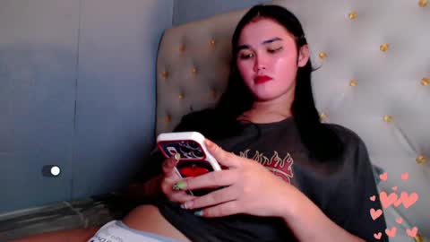 holly_sunshine69 live room snapshot on Chaturbate