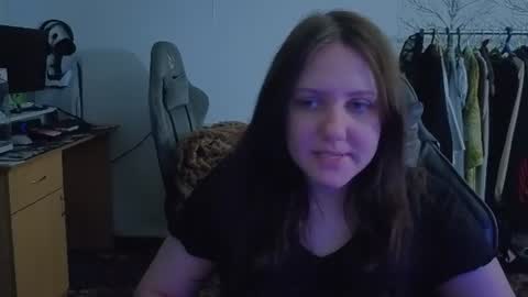 holy_kveta momentopname van live room op Chaturbate
