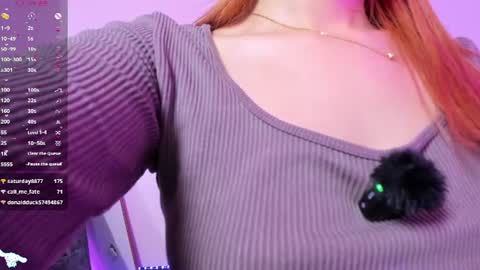 honey_bitee momentopname van live room op Chaturbate