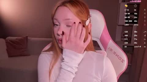 honeyautumn live room snapshot on Chaturbate