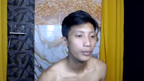 horny_asianmoreno live room snapshot on Chaturbate