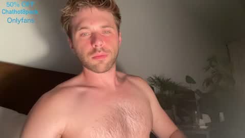 hot8pack01 live room snapshot on Chaturbate