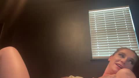 hungandcloudy снимок онлайн-комнаты на Chaturbate