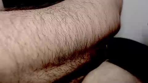 hungnuncutboy live room snapshot on Chaturbate