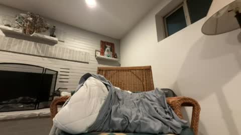 hungstudnipplecum momentopname van live room op Chaturbate