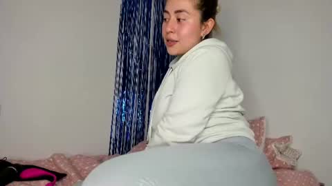 hyunjooo live room snapshot on Chaturbate