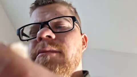 ibustloads4uallday captura de la sala en vivo en Chaturbate