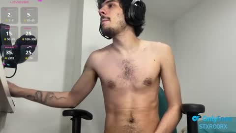 ilytheo momentopname van live room op Chaturbate