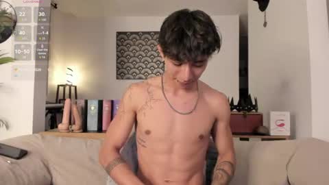 im__thomas live room snapshot on Chaturbate
