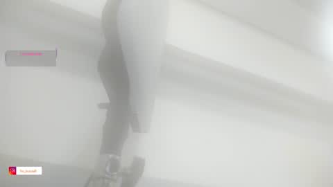 imkrystall live room snapshot on Chaturbate
