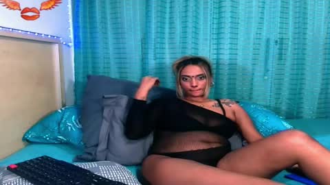 indiansecretlove20 live room snapshot on Chaturbate