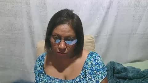 indiansexymilf live room snapshot on Chaturbate