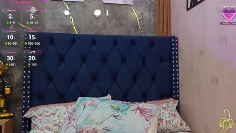 innocenthazel live room snapshot on Chaturbate