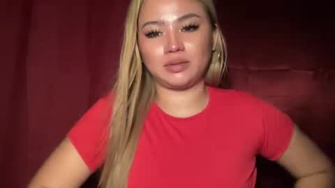 into_the_nightxxx live room snapshot on Chaturbate