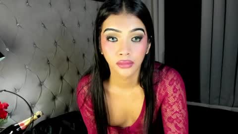 irina_woodshakylishxx Momentaufnahme des Live-Raums auf Chaturbate