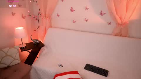 iris_laurent снимок онлайн-комнаты на Chaturbate