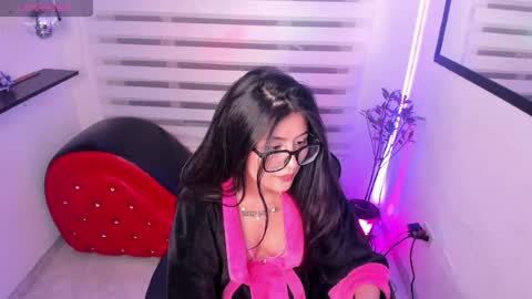 isa_bonny_ снимок онлайн-комнаты на Chaturbate
