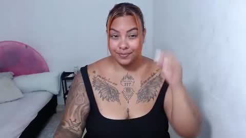 isabella_hots live room snapshot on Chaturbate