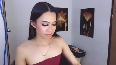 itsme_kat live room snapshot on Chaturbate