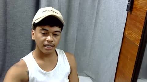 itzme_jhonfred captura da sala ao vivo na Chaturbate