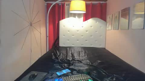 ivone_twinkle captura de la sala en vivo en Chaturbate