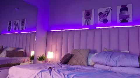 ivy_bloom_ live room snapshot on Chaturbate